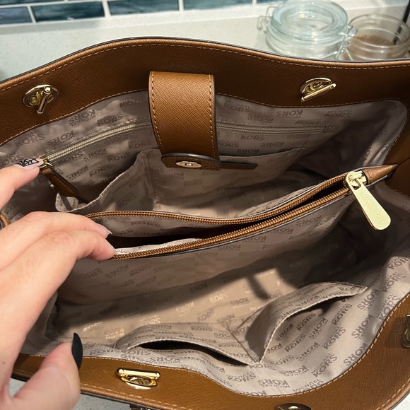 MK Leather Tote & Wallet - Picture 9 of 14